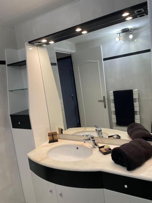 Apartament Un Cocon Au Coeur De La Champagne Avec Parking Épernay Zewnętrze zdjęcie